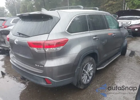 2018 Toyota Highlander Xle z USA, uszkodzony, nr VIN 5TDJZRFH9JS553627